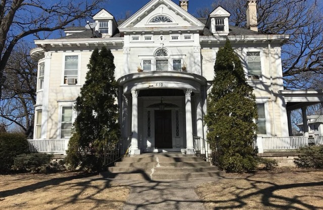 Charming Apartment4 in Historic Davenport Mansion