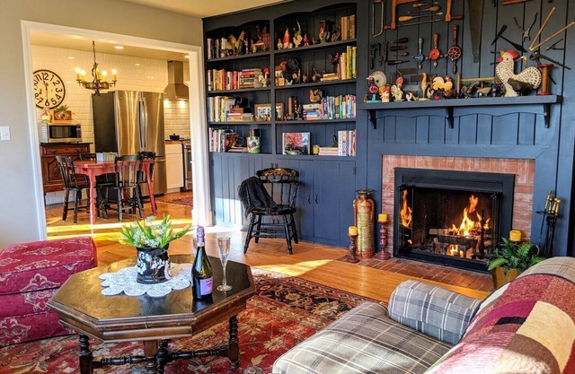 Charming Asheville Studio w/Fire Pit & Patio + Biltmore Pass