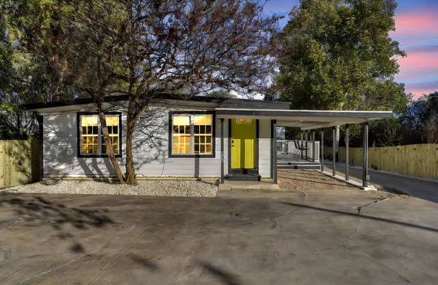 Charming Austin Home in Villas | Sleeps 6 Guests
