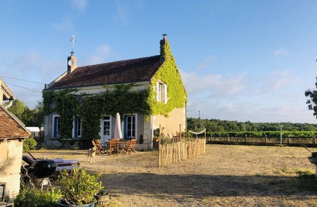 Charming authentic French holiday home on a hill surrounded by vineyards