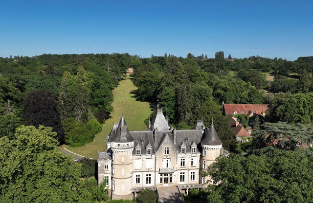 Charming B&B in a castle with garden and breakfast included