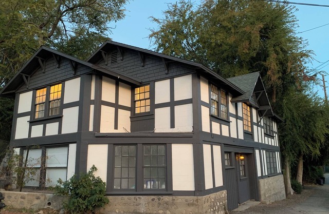 Charming barn in the heart of South Pasadena