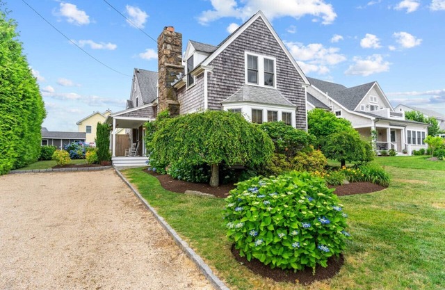 Charming Beachside Bonnet Shores with Beach Access