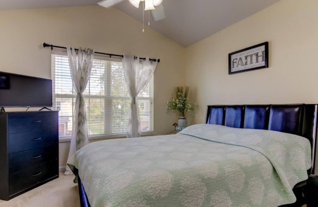 Charming Bedroom in the Heart of Wesley Chapel