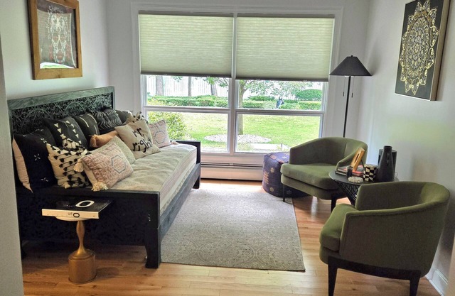 Charming Bloomfield Bungalow 1-bedroom apartment in gorgeous Bloomfield CT WiFi
