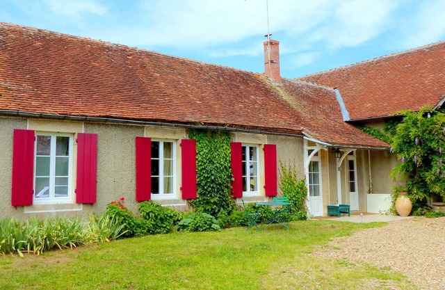Charming Bourbonnais country house with garden, pets allowed
