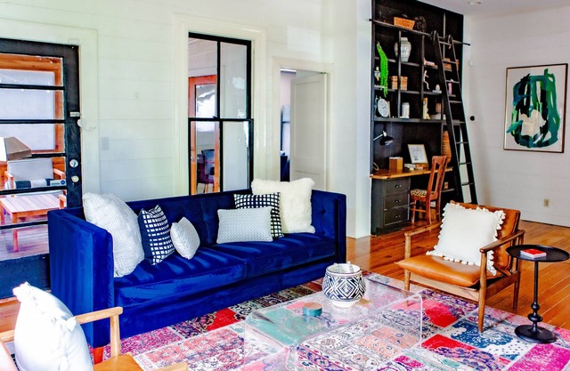 Charming bungalow & studio near downtown & SoCo