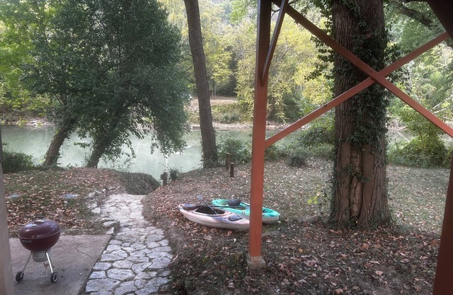 Charming cabin in Eureka near Brookdale Farms/Six Flags/Purina Farms