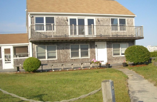 Charming Cape Cod Cottage Across From The Beautiful Craigville Family Beach