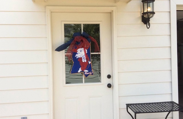 Charming Carriage apartment blocks from Oxford's Historic Square & Ole Miss