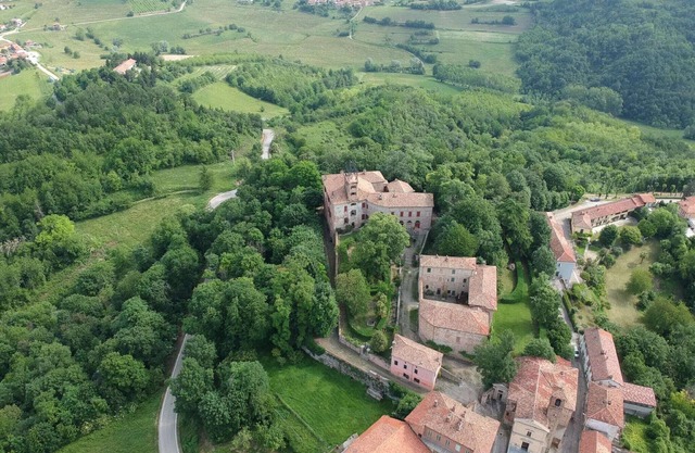 Charming Castle Stay, Robella