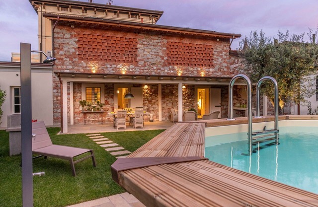 Charming City-Centre Farmhouse with Private Pool in Lucca