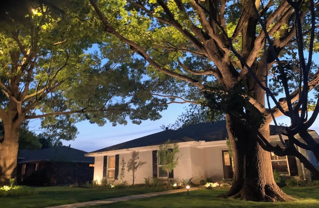 Charming Classy & Elegant 2-bedroom home with fitness room! Sleeps 4