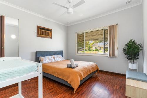 Charming Cloverdale Getaway
