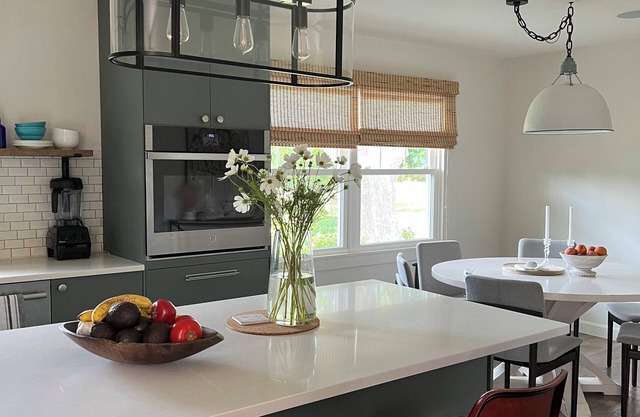 Charming Coastal Cape walk to town & waterfront