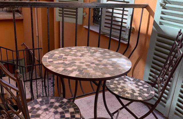 Charming cocoon in the small marsh at the port of Nice.