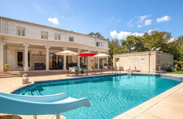 Charming Colonial Villa with Sparkling pool