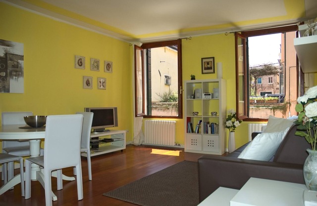 Charming, Comfortable, Fully Equipped Flat With Pictoresque Venice Canal Views