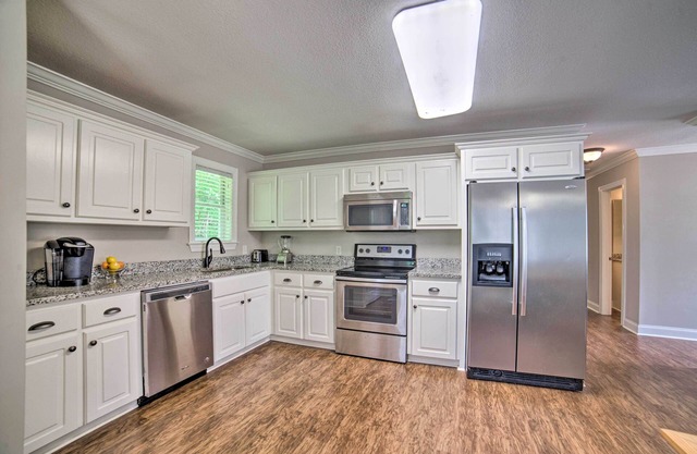 Charming Cottage- 2 miles from Ole Miss Campus!