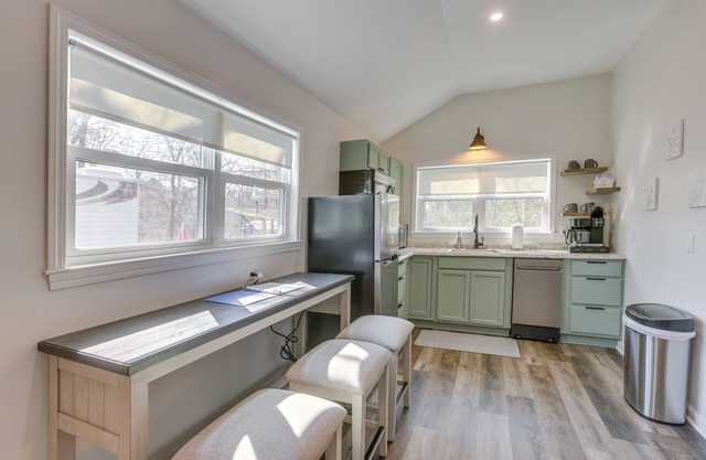 Charming Cottage at Waxahatchee Creek & Marina!