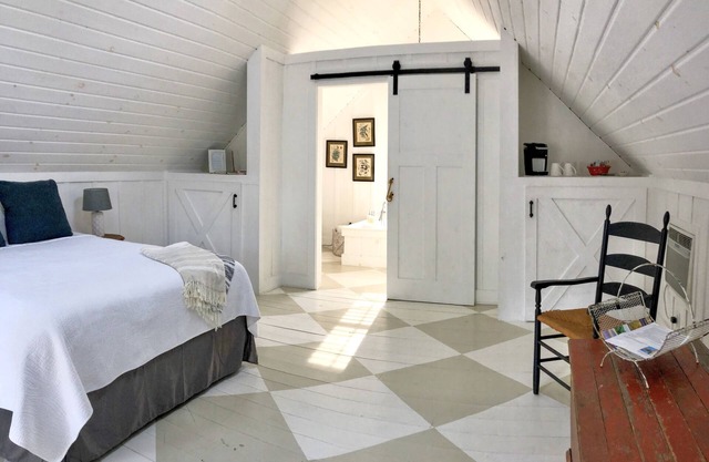Charming Cottage Coach House in Downtown Saugatuck
