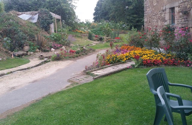 charming cottage in a manor of almost 1000 years