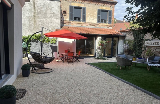 Charming Cottage in Moulins Centre, Garden, Terrace, and Modern Amenities