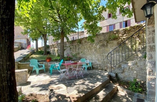 Charming Cottage Near Puy-en-Velay with Private Terrace and Modern Amenities