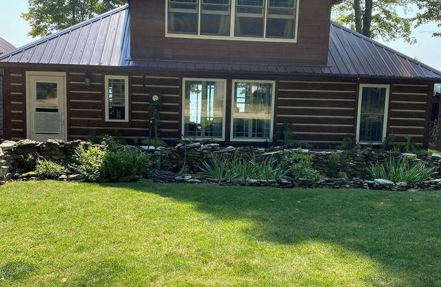Charming cottage on beautiful South Manistique Lake