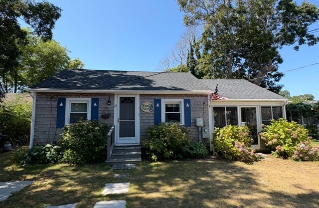 Charming Cottage Steps from Falmouth Heights Beach