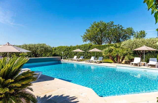 Charming countryside house with heated swimming pool at the foot of the Mont Ven