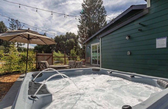 Charming Dog-Friendly Home Near Regional Park