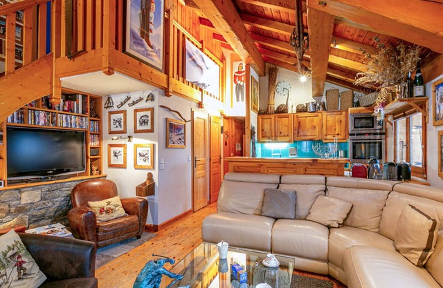 Charming duplex with fireplace, parking, and WiFi in Val-d'Isère