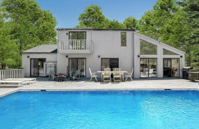 Charming East Hampton Home, private yard with fenced in pool, perfect for.