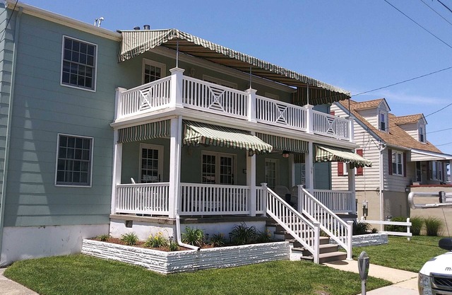 Charming Family Friendly Condo Steps to the Beach!