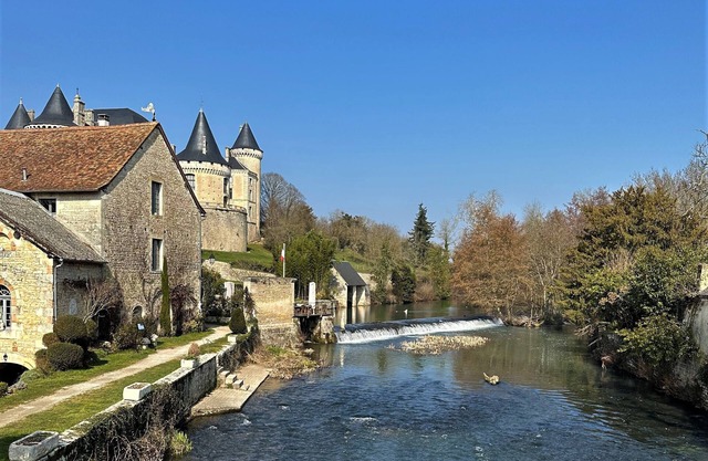 Charming and cozy cottage by the Charente river