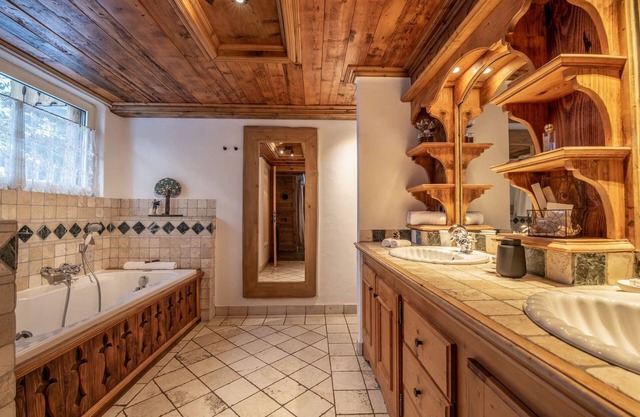 Charming French Chalet | Chalet Augustus | Amazing Mountain Views & Sauna |.