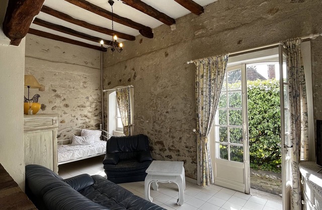CHARMING GITE 5/6 persons with garden near Paris