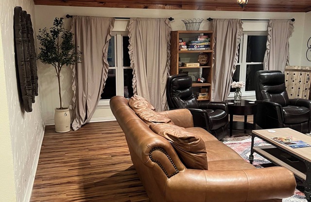 Charming gated 2BR2bath Guest House in Heath, kid &pet friendly +long term stays