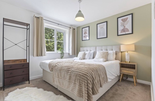 Charming House in Leamington Spa with Free Parking