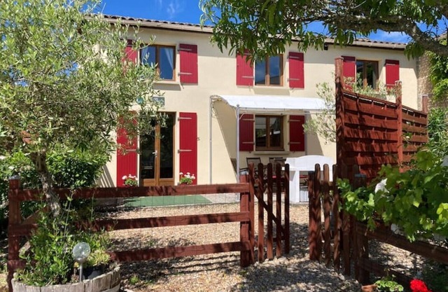 Charming Gite 3* + pool + tasting room. Beautiful views down the Seugne Valley.