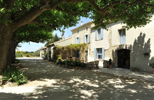 CHARMING GITE IN PROVENCE IN THE HEART OF THE VINES