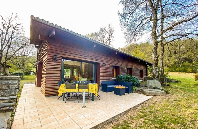 Charming gîte with views and shared pool