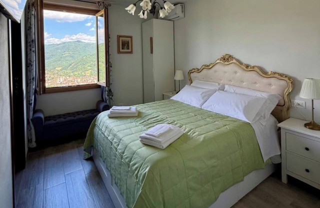 Charming Guest Room in Villa Casavecchia with Mountain Views