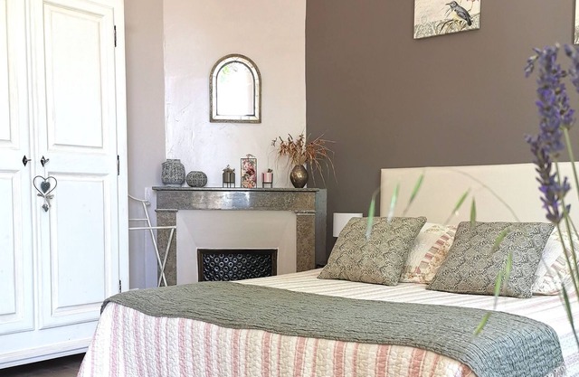 Charming guest room in renovated farmhouse, p. breakfast included, swimming pool 14m, terrace