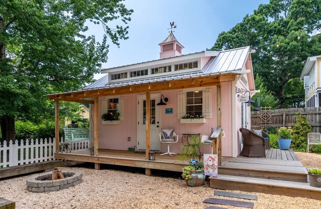 Charming Guesthouse at Historic Bon Air Estate with WiFi, AC