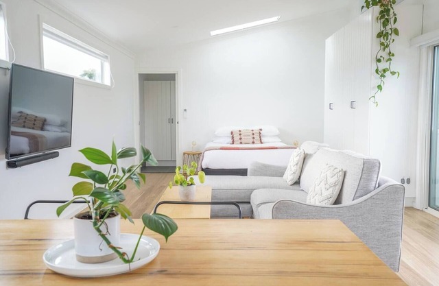 Charming Highton Hideaway between CBD and Surf Coast