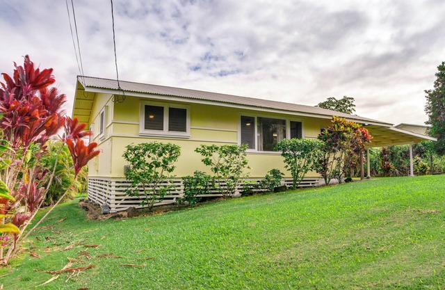 Charming Historic Hilo House – Minutes to Beach!
