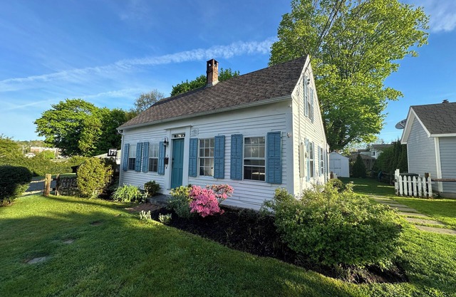 Charming Historic House in Downtown Mystic