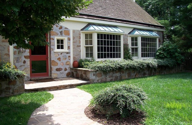 CHARMING HOME CLOSE TO EVERYTHING